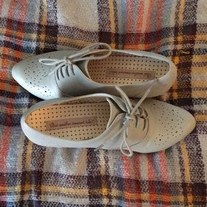 Heeled oxfords